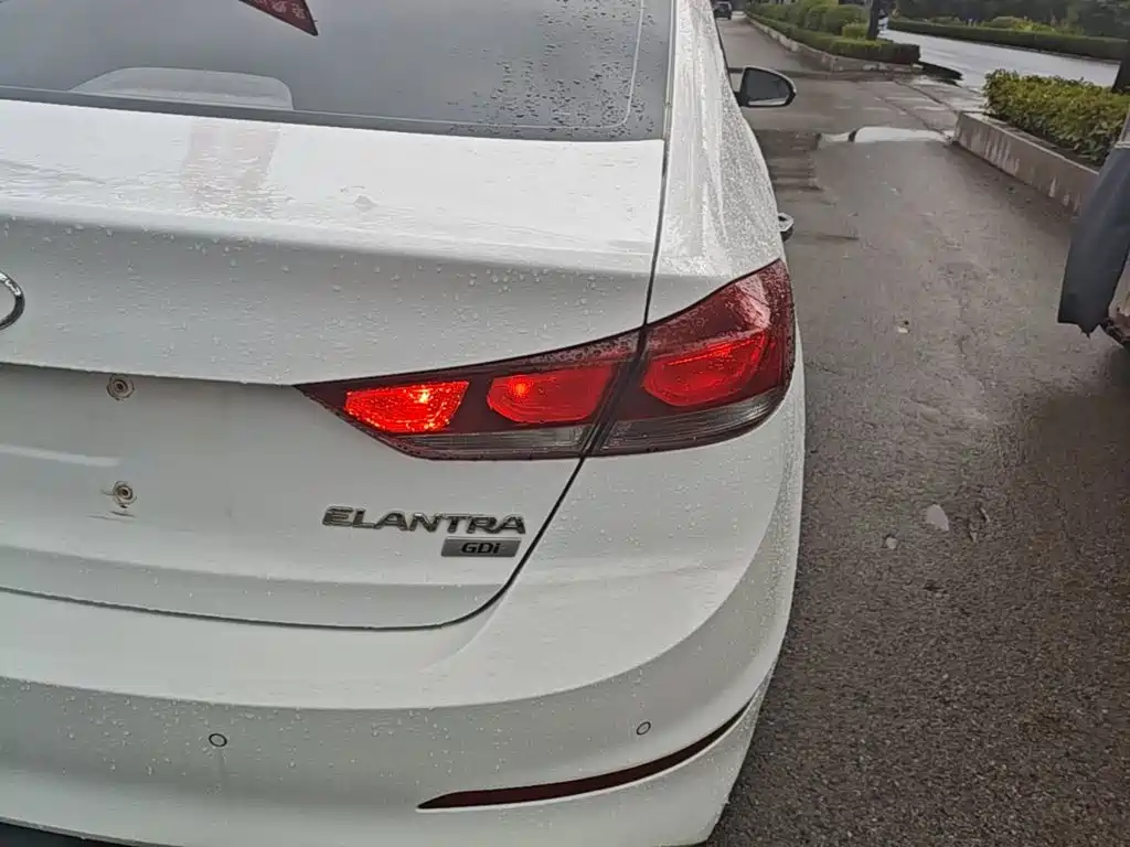 Hyundai Elantra — фото 24