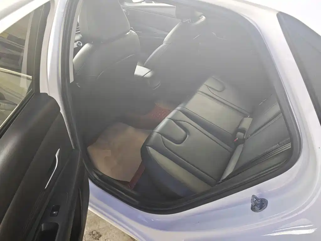 Hyundai Elantra — фото 11
