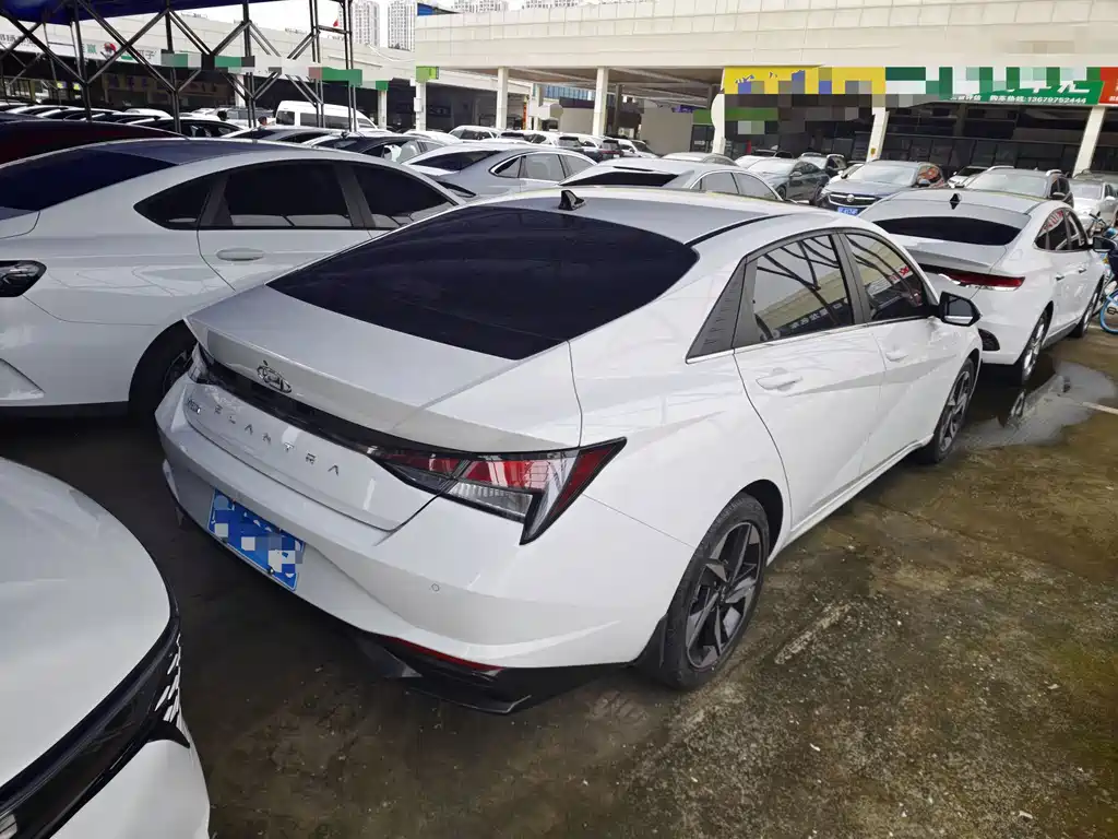 Hyundai Elantra — фото 13
