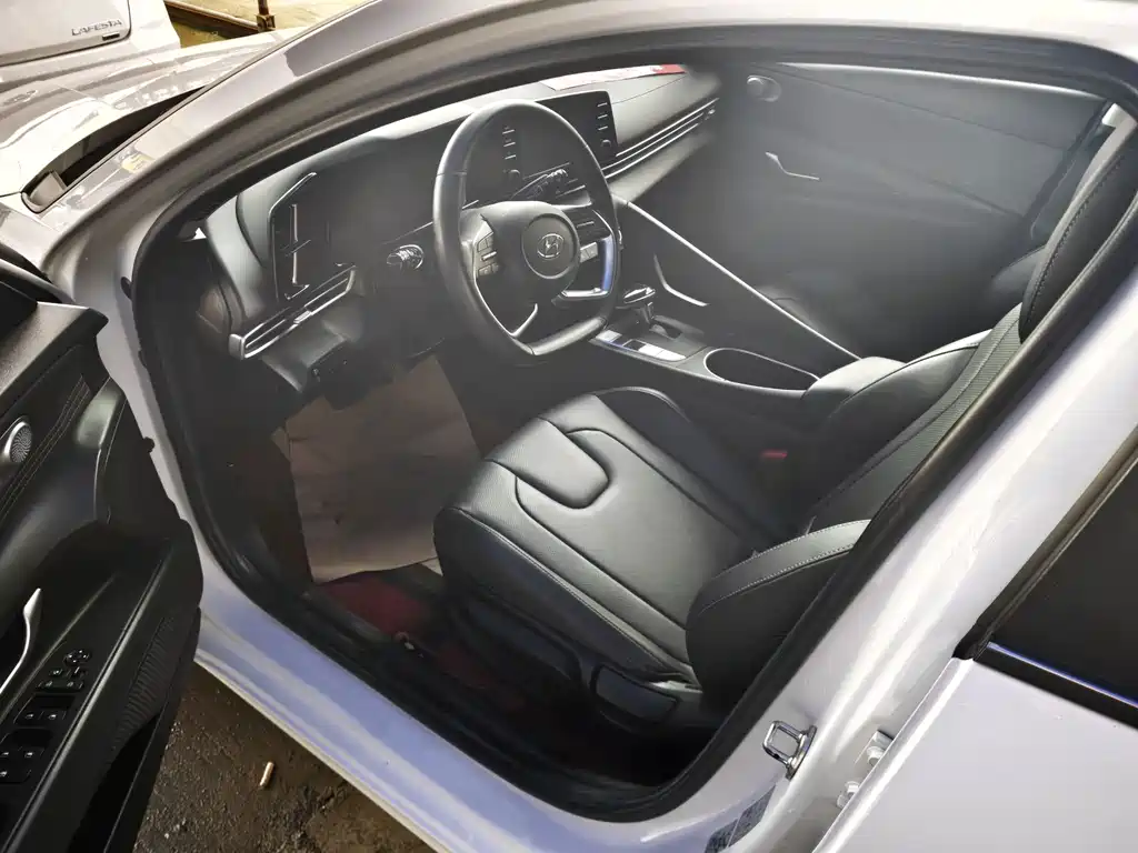 Hyundai Elantra — фото 4