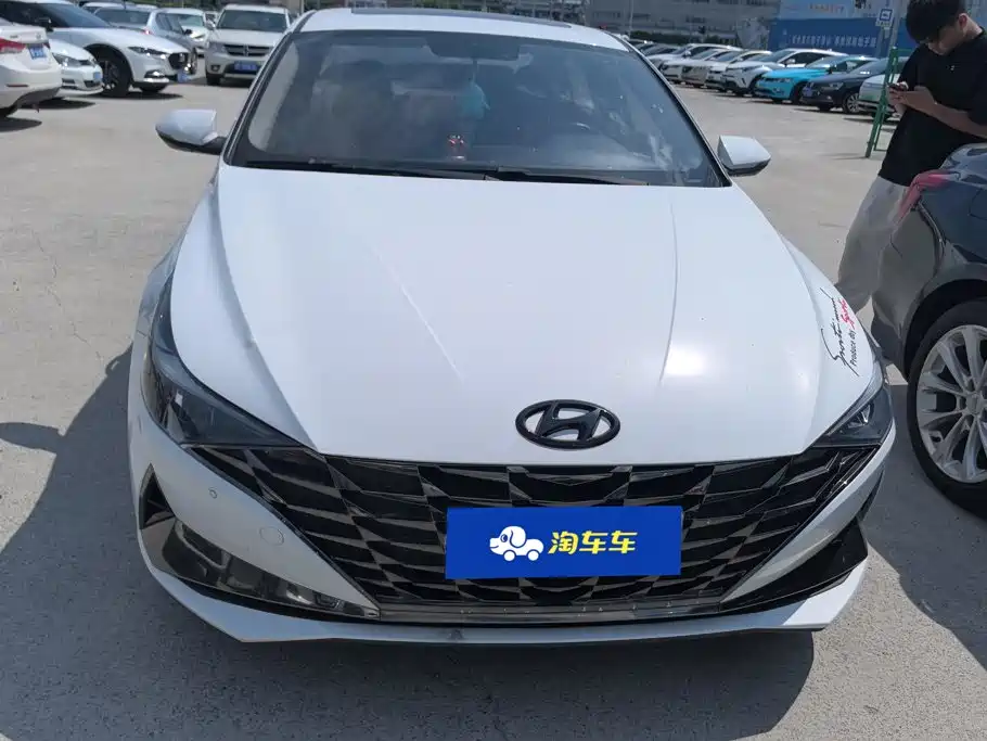 Hyundai Elantra — фото 2