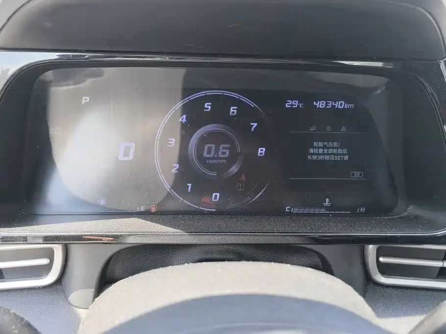 Hyundai Elantra — фото 14