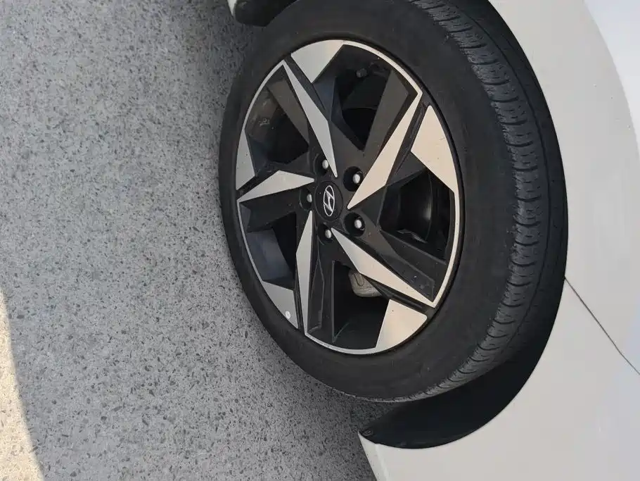 Hyundai Elantra — фото 6