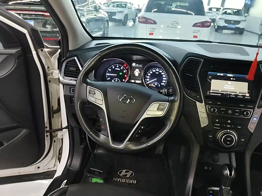 Hyundai Santa Fe — фото 11