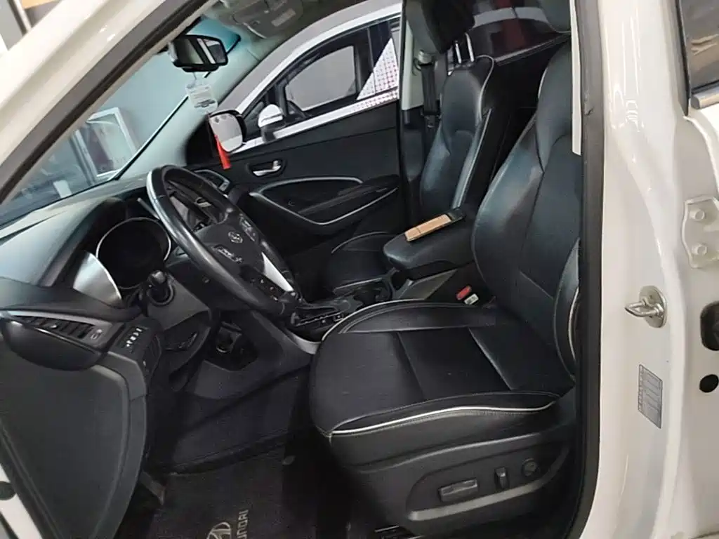 Hyundai Santa Fe — фото 15