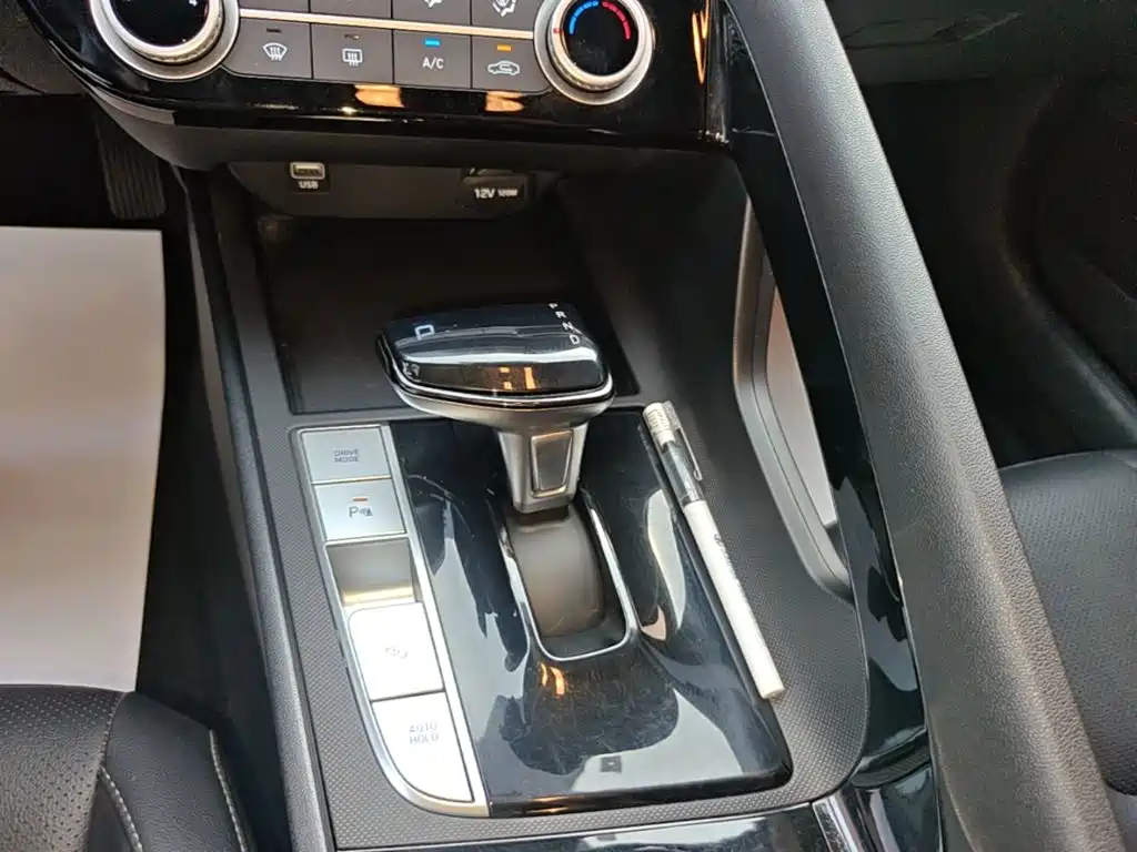Hyundai Elantra — фото 14
