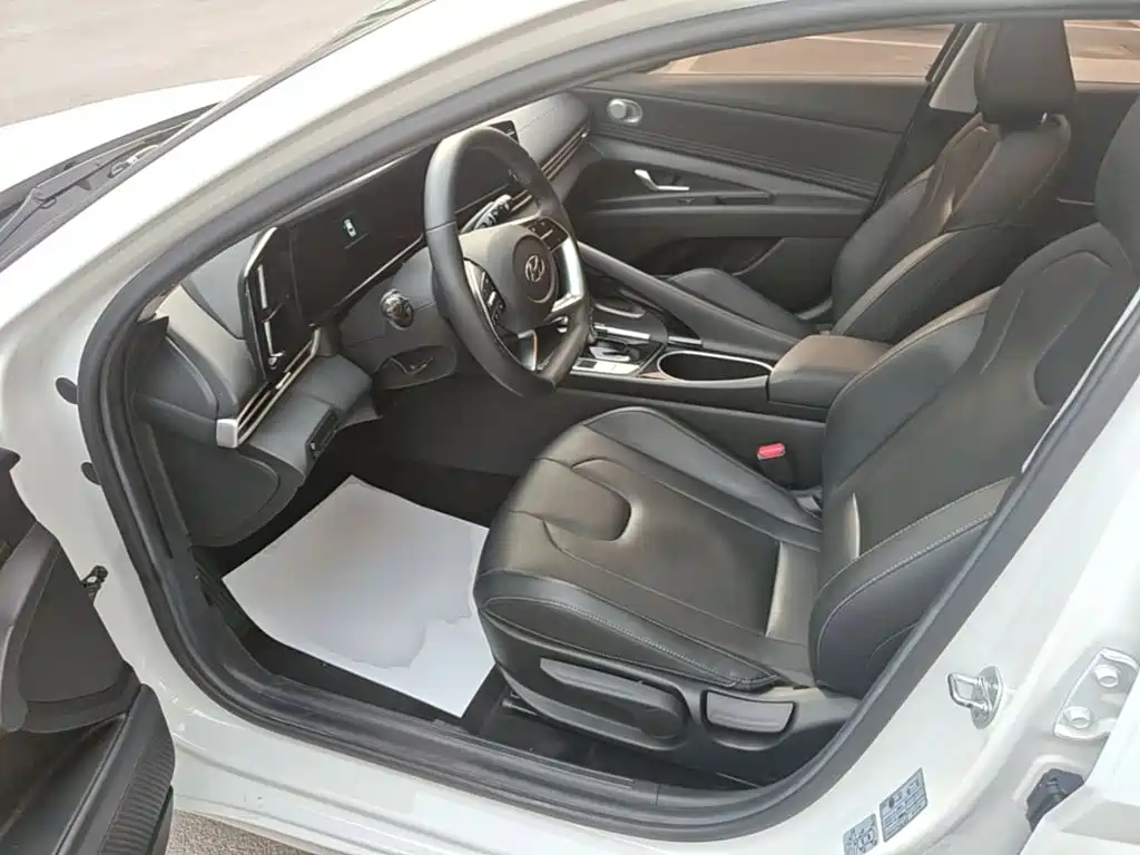 Hyundai Elantra — фото 16