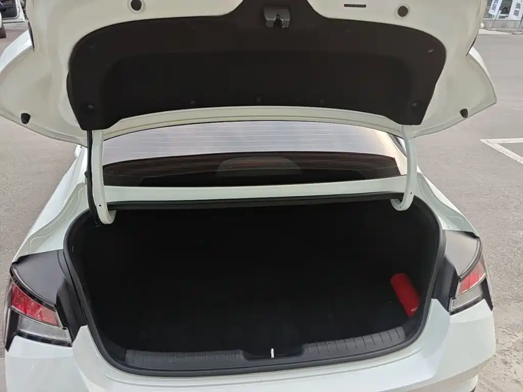 Hyundai Elantra — фото 19