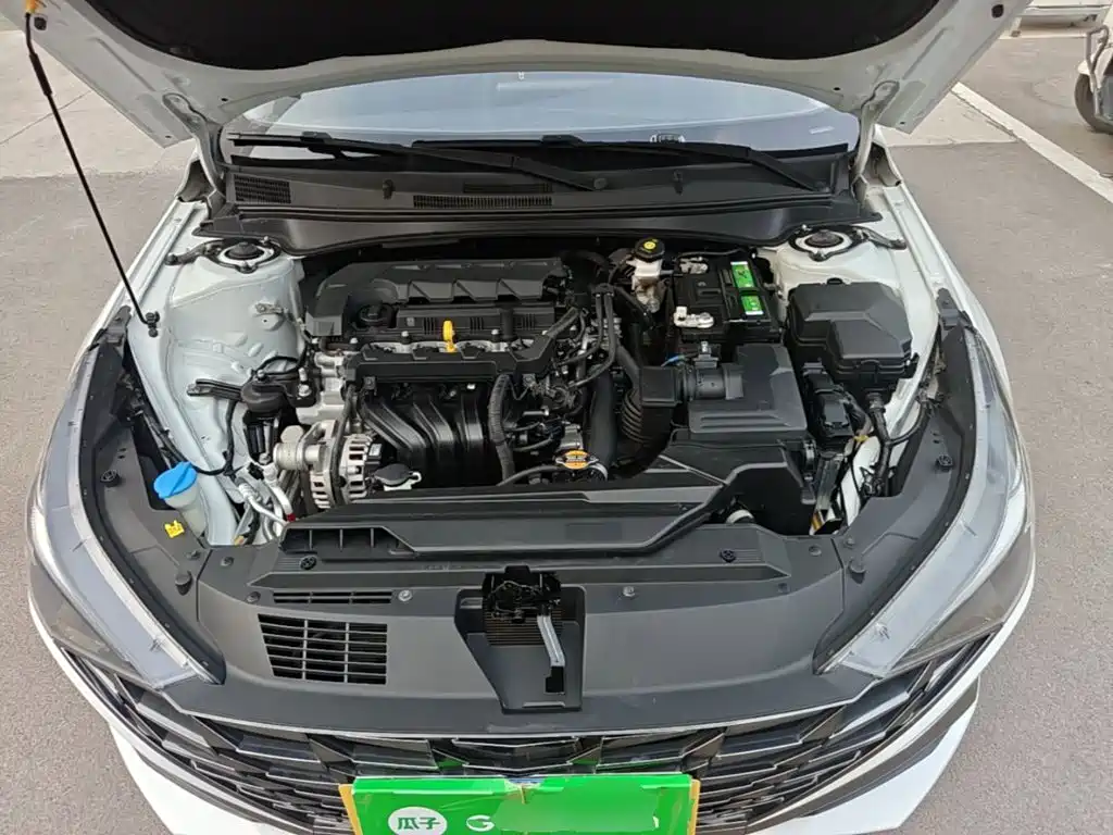 Hyundai Elantra — фото 20