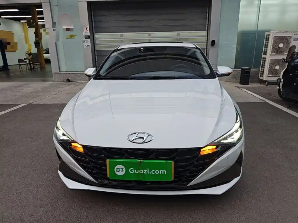 Hyundai Elantra — фото 3