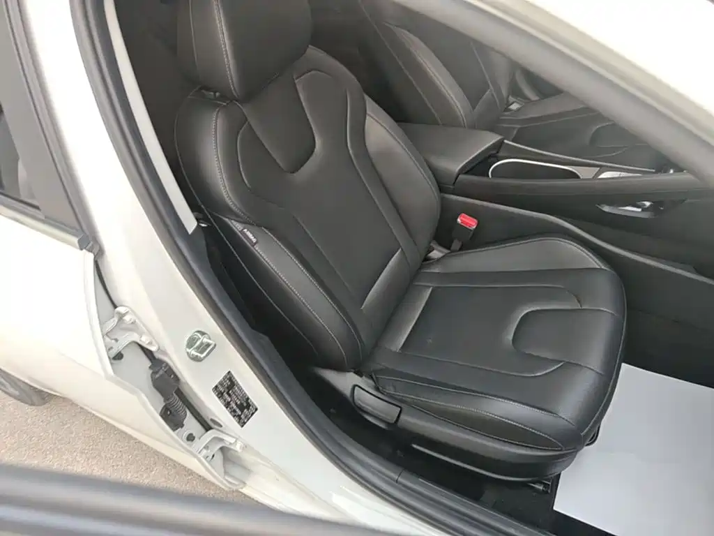 Hyundai Elantra — фото 25