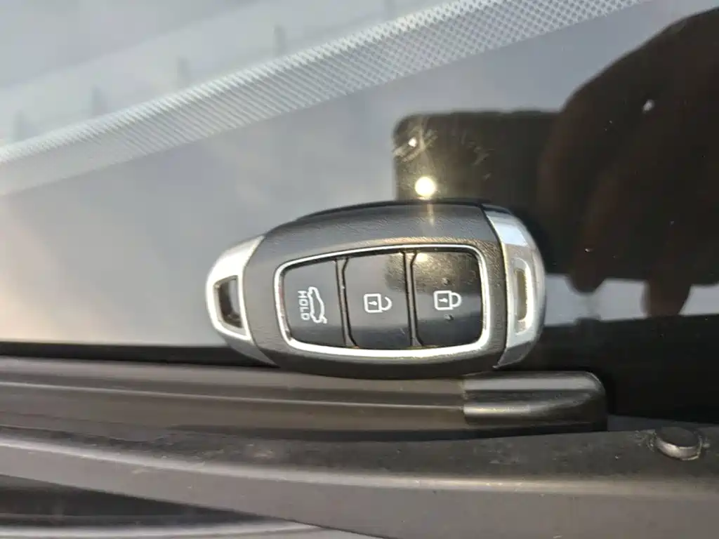 Hyundai Elantra — фото 9