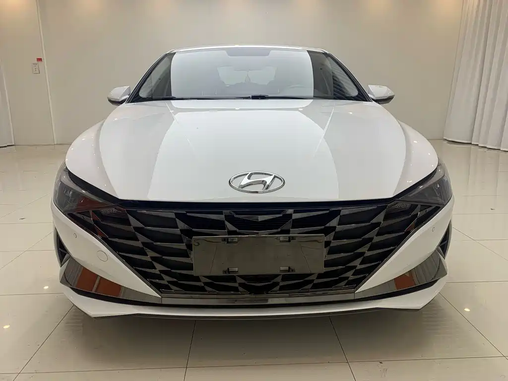 Hyundai Elantra — фото 2