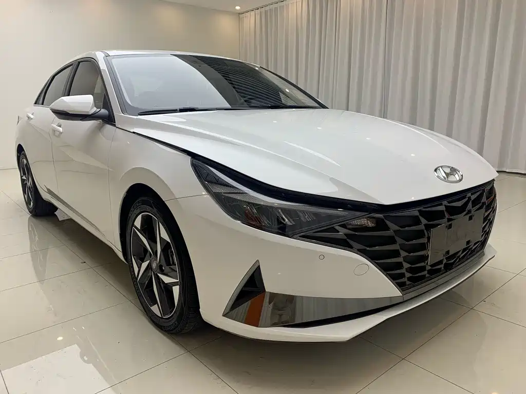 Hyundai Elantra — фото 3