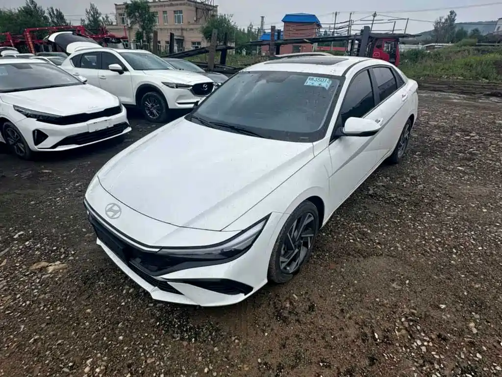 Hyundai Elantra — фото 2