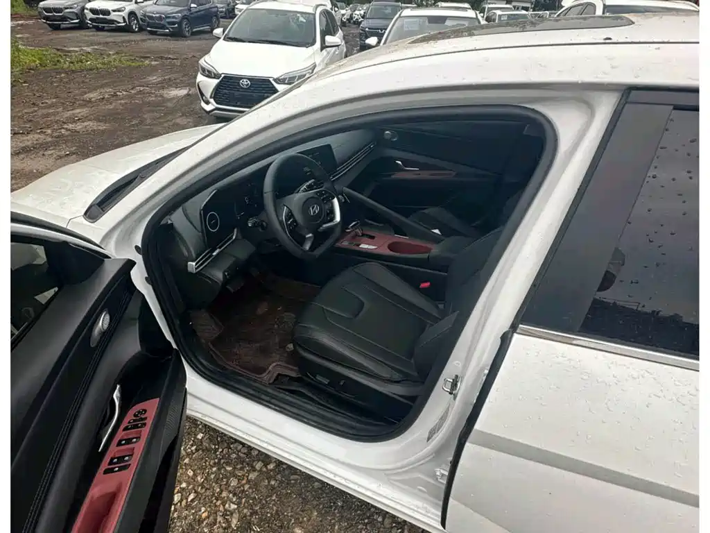 Hyundai Elantra — фото 13