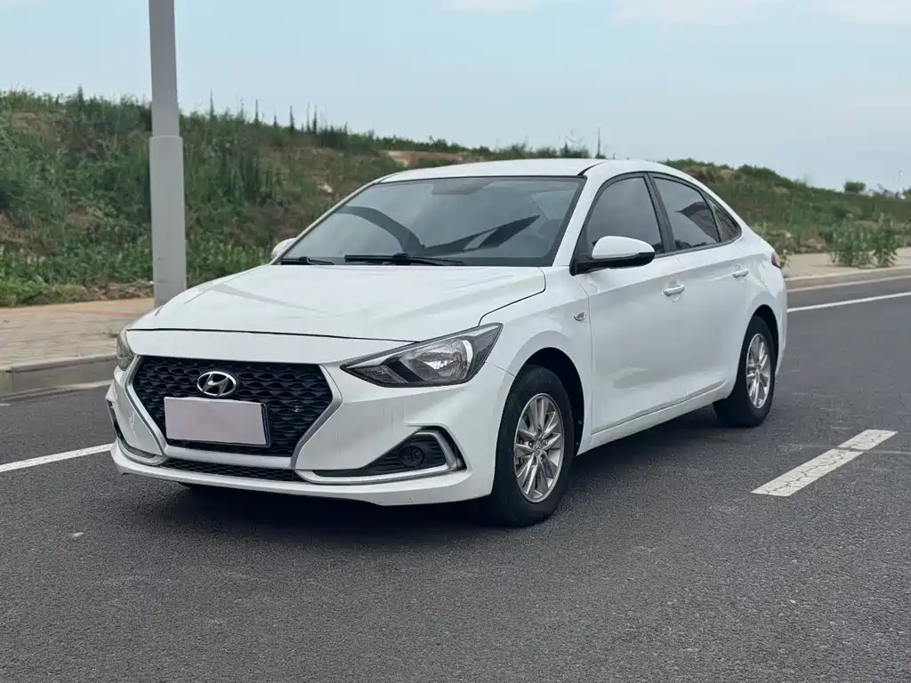 Hyundai Elantra — фото 2