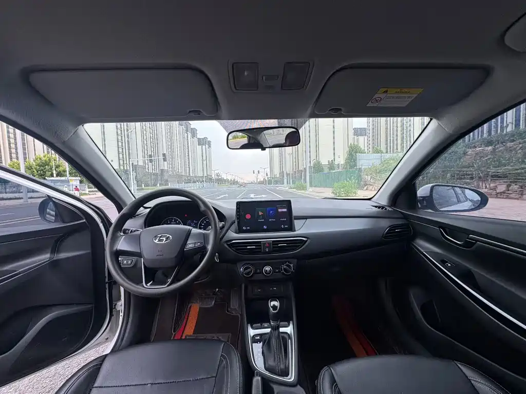 Hyundai Elantra — фото 3