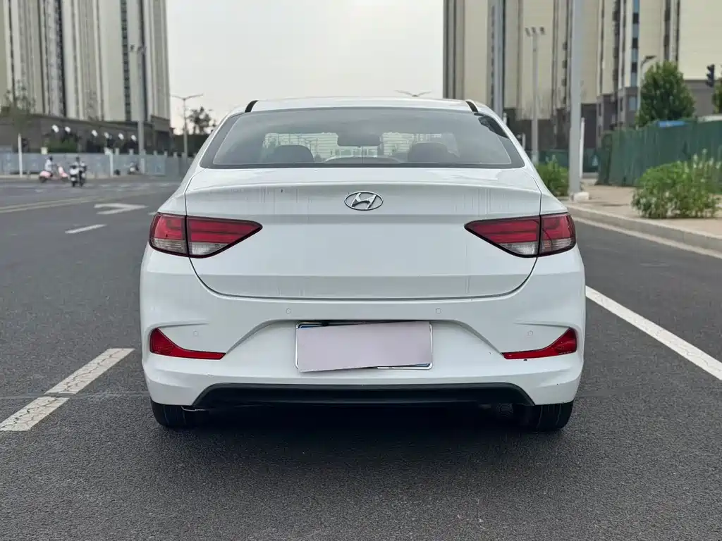 Hyundai Elantra — фото 8