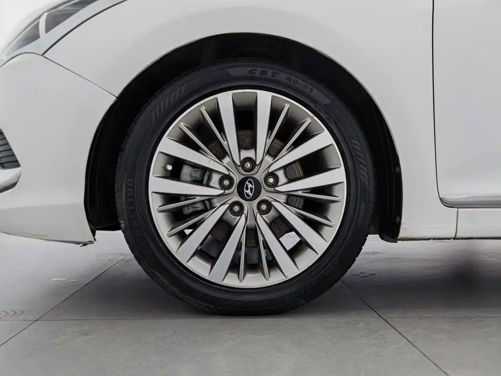 Hyundai Mistra — фото 17