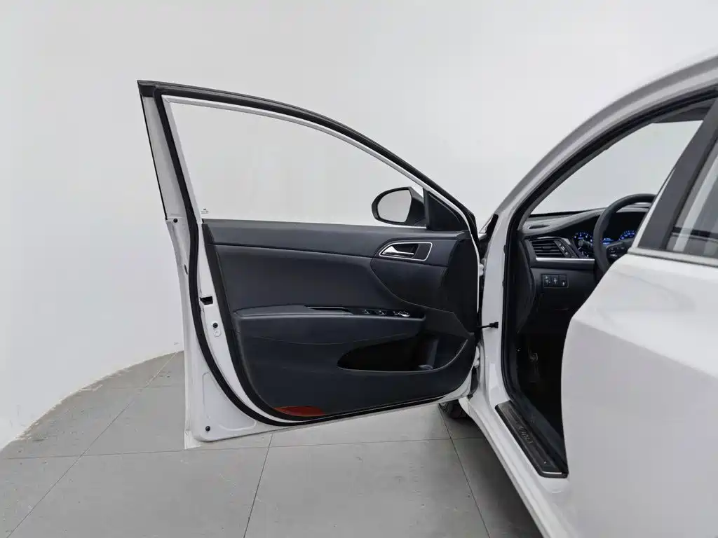 Hyundai Mistra — фото 8
