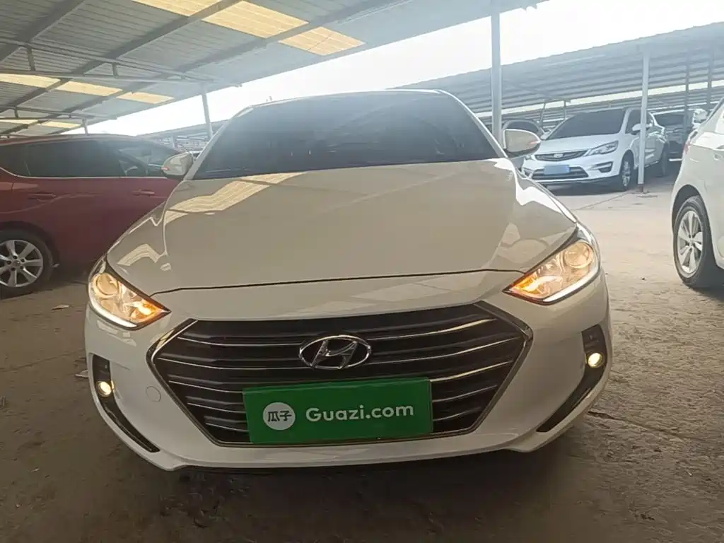 Hyundai Elantra — фото 3
