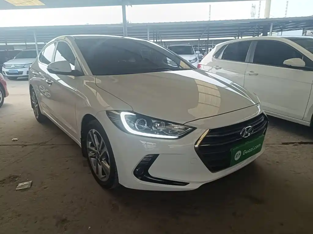 Hyundai Elantra — фото 4