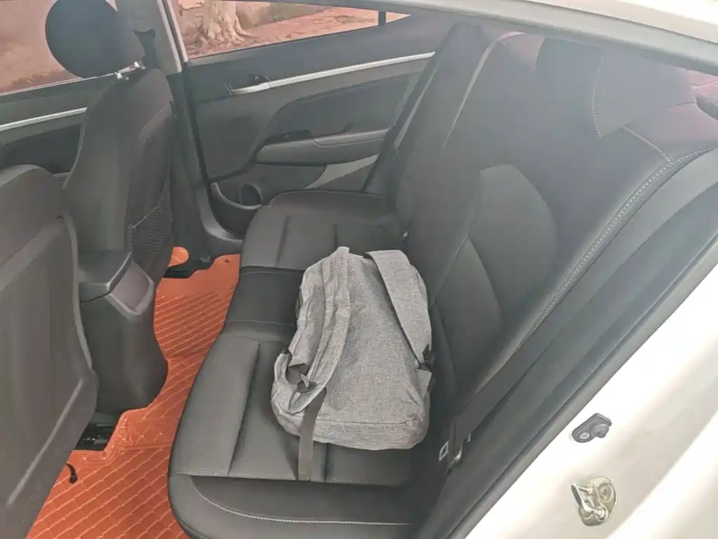 Hyundai Elantra — фото 17