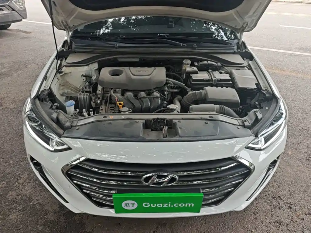 Hyundai Elantra — фото 20