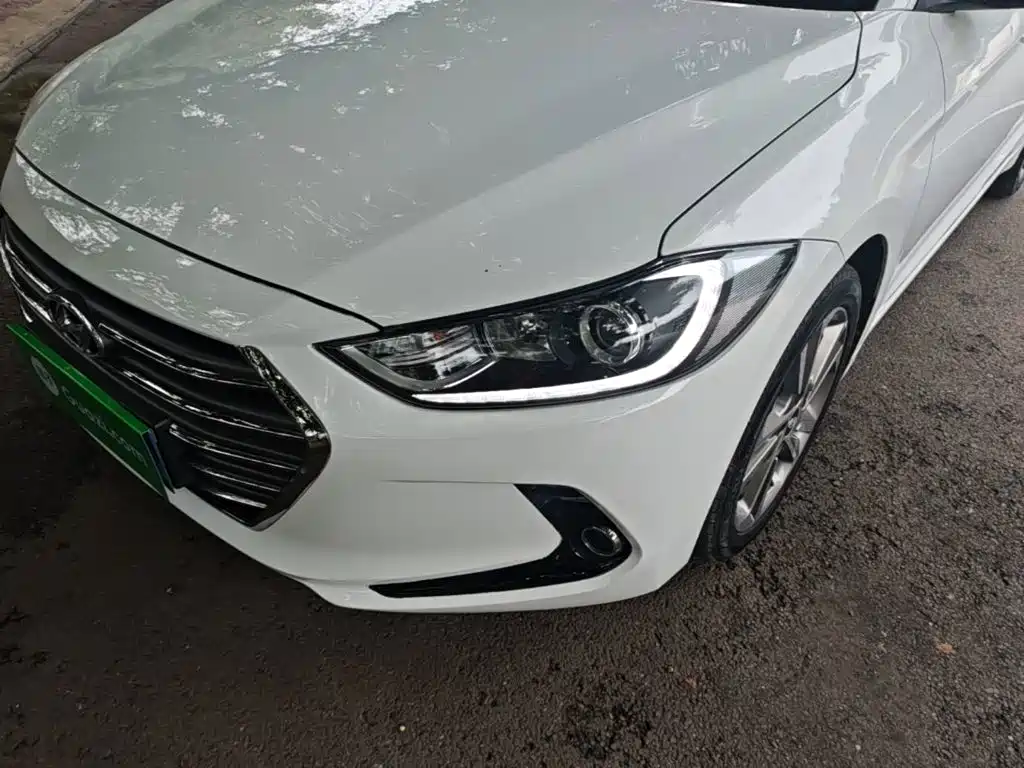 Hyundai Elantra — фото 24