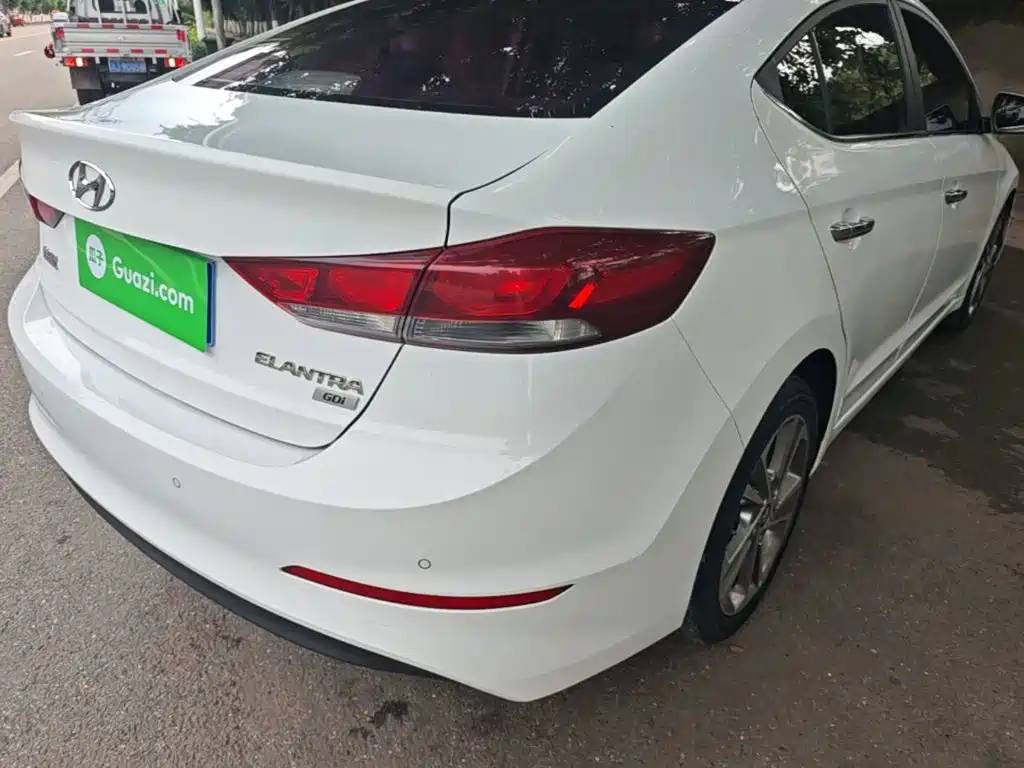 Hyundai Elantra — фото 8