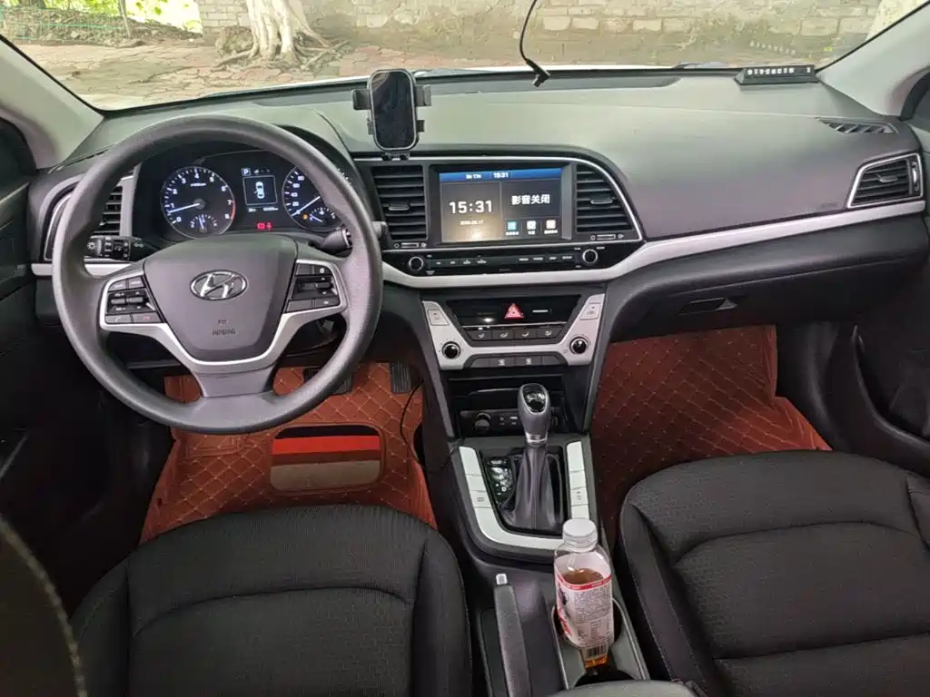 Hyundai Elantra — фото 10