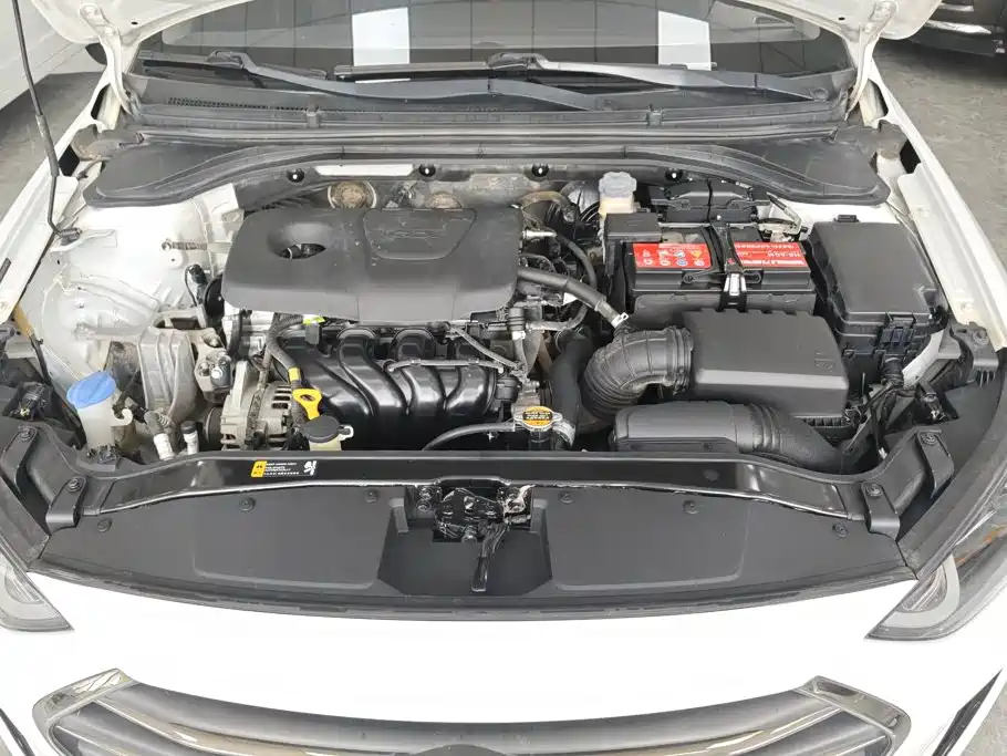 Hyundai Elantra — фото 10