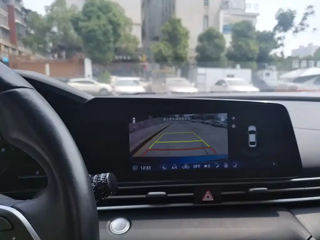 Hyundai Elantra — фото 14