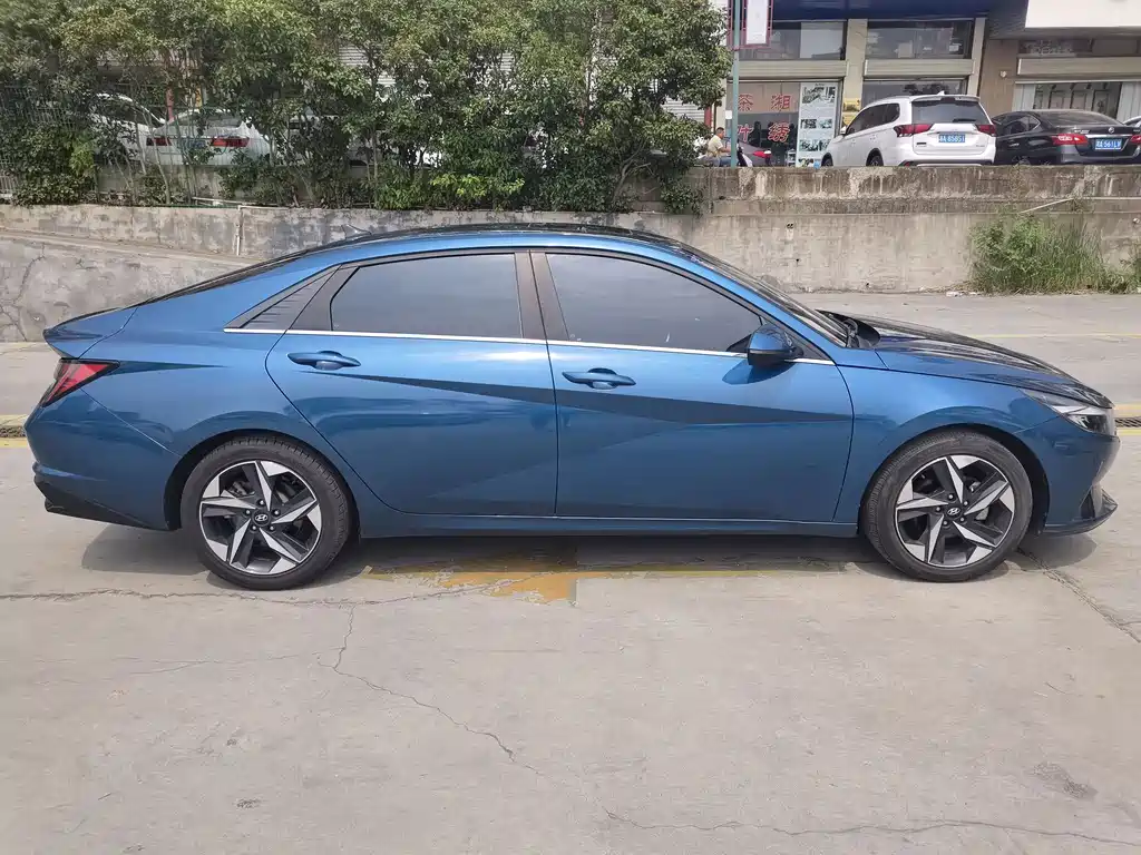 Hyundai Elantra — фото 4
