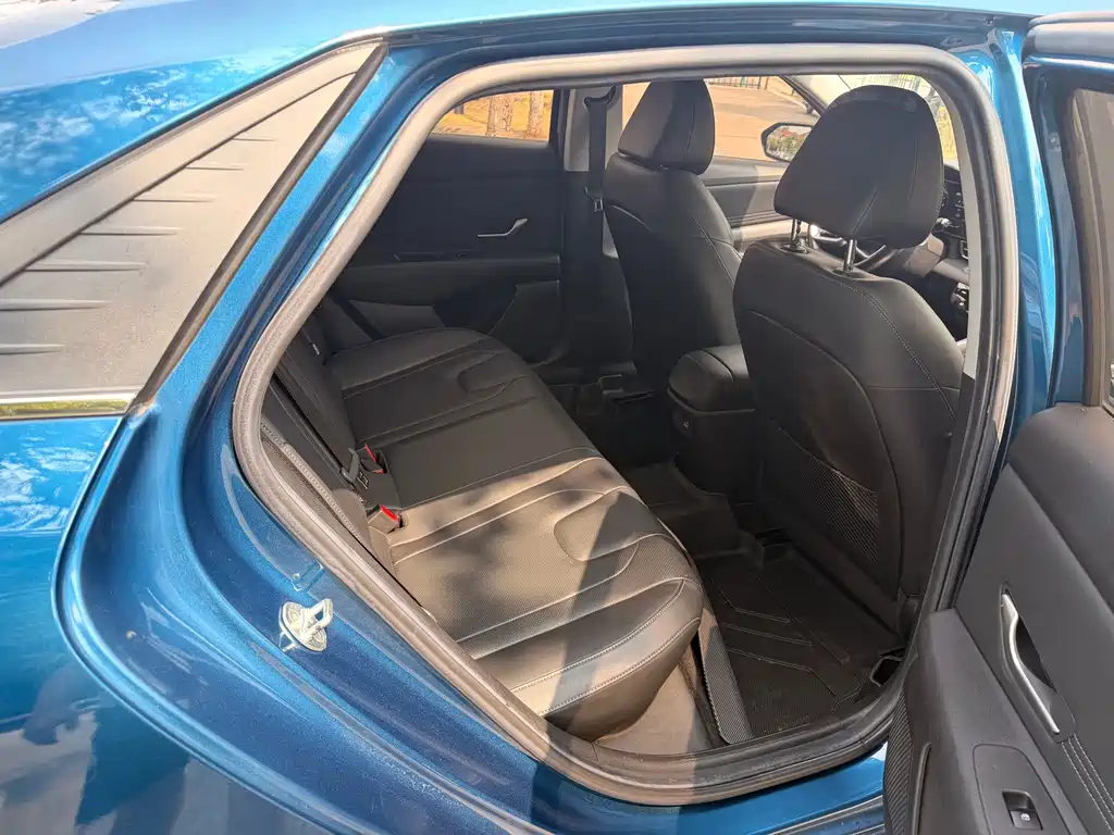 Hyundai Elantra — фото 11