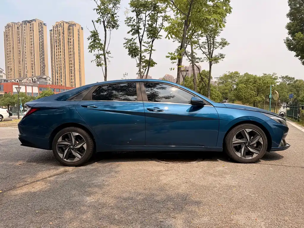 Hyundai Elantra — фото 4