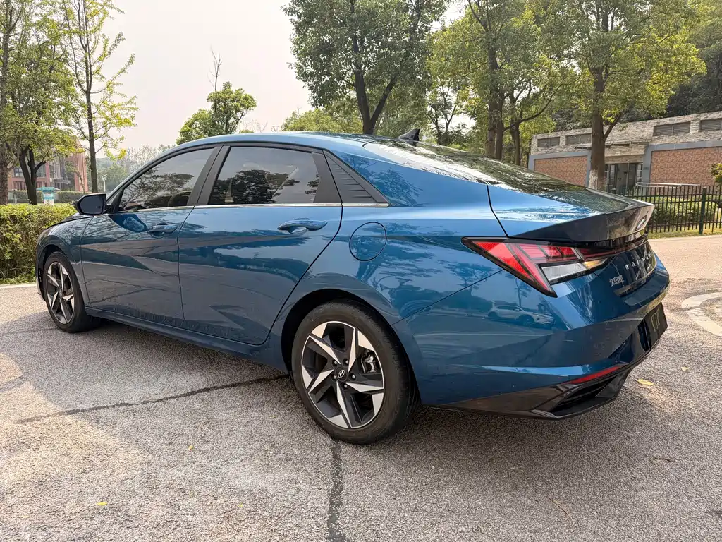Hyundai Elantra — фото 7