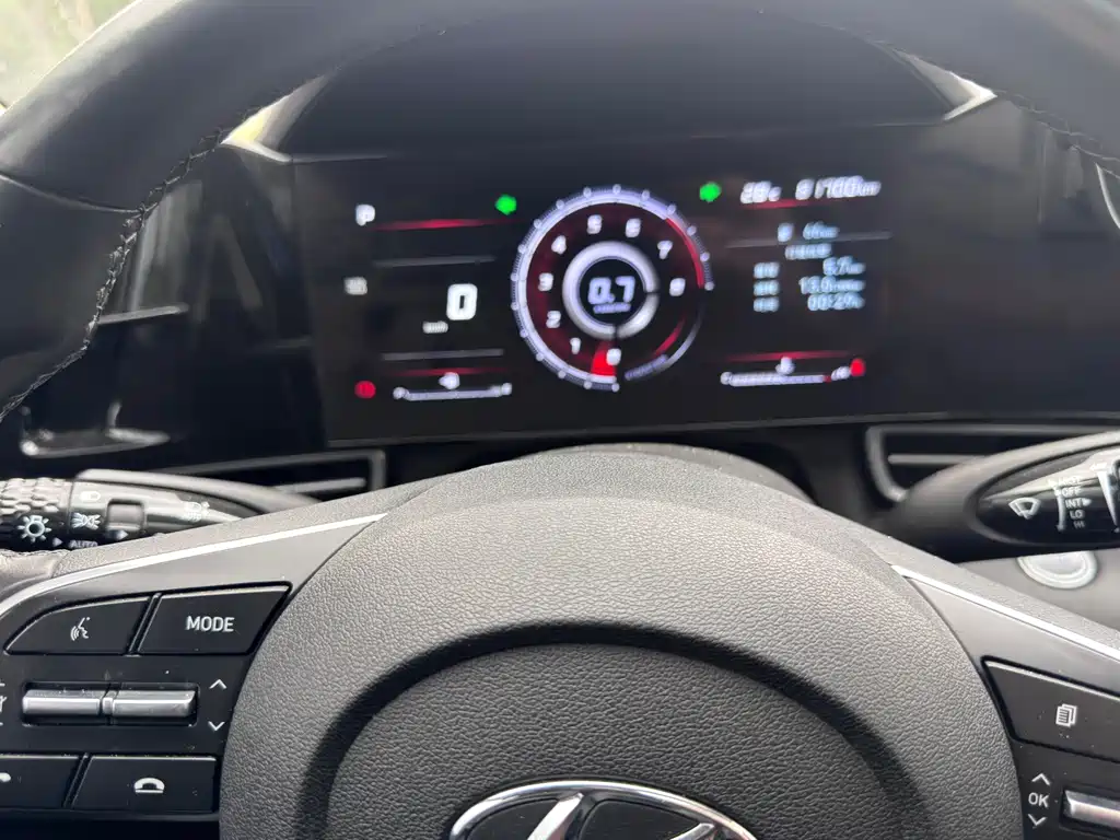 Hyundai Elantra — фото 17