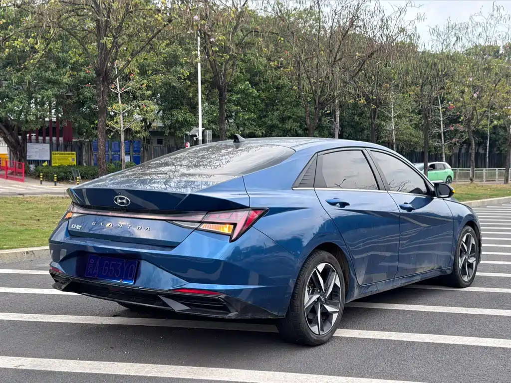 Hyundai Elantra — фото 5