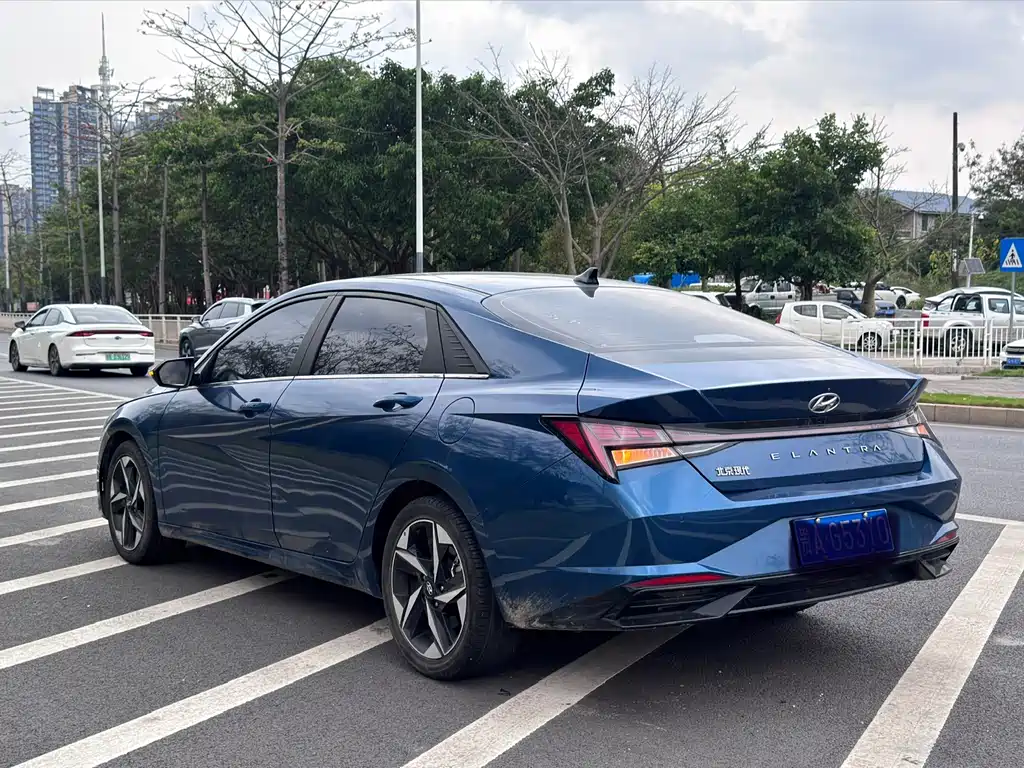 Hyundai Elantra — фото 6