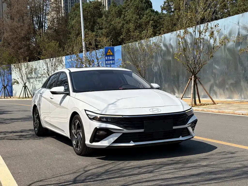 Hyundai Elantra — фото 3