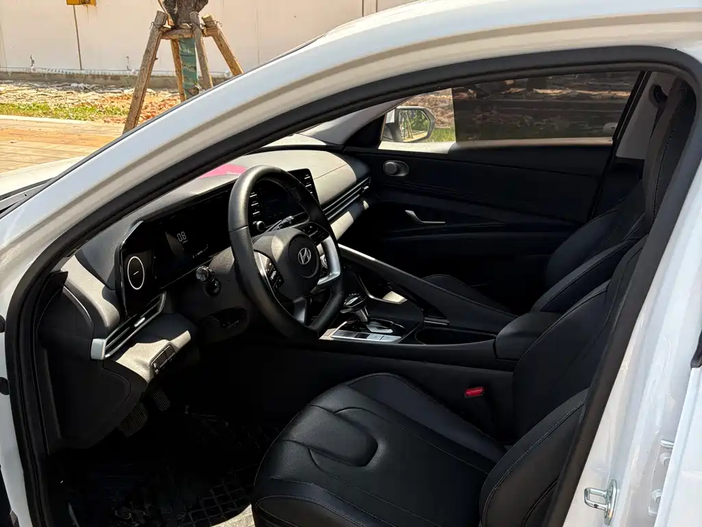 Hyundai Elantra — фото 4