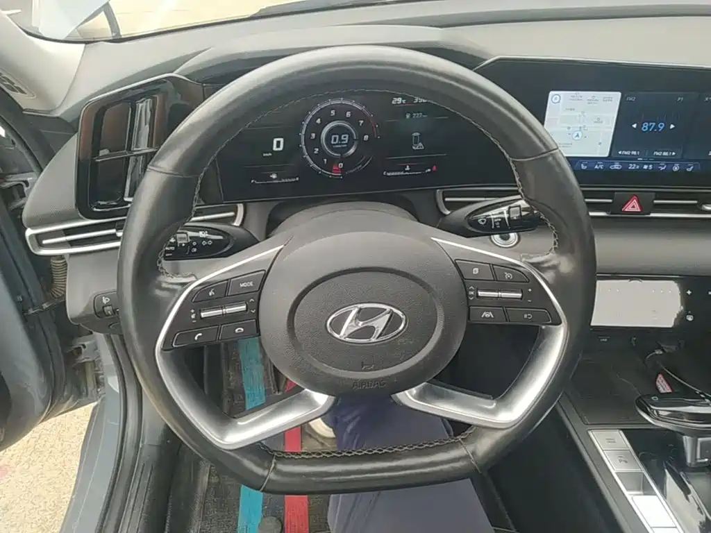 Hyundai Elantra — фото 11