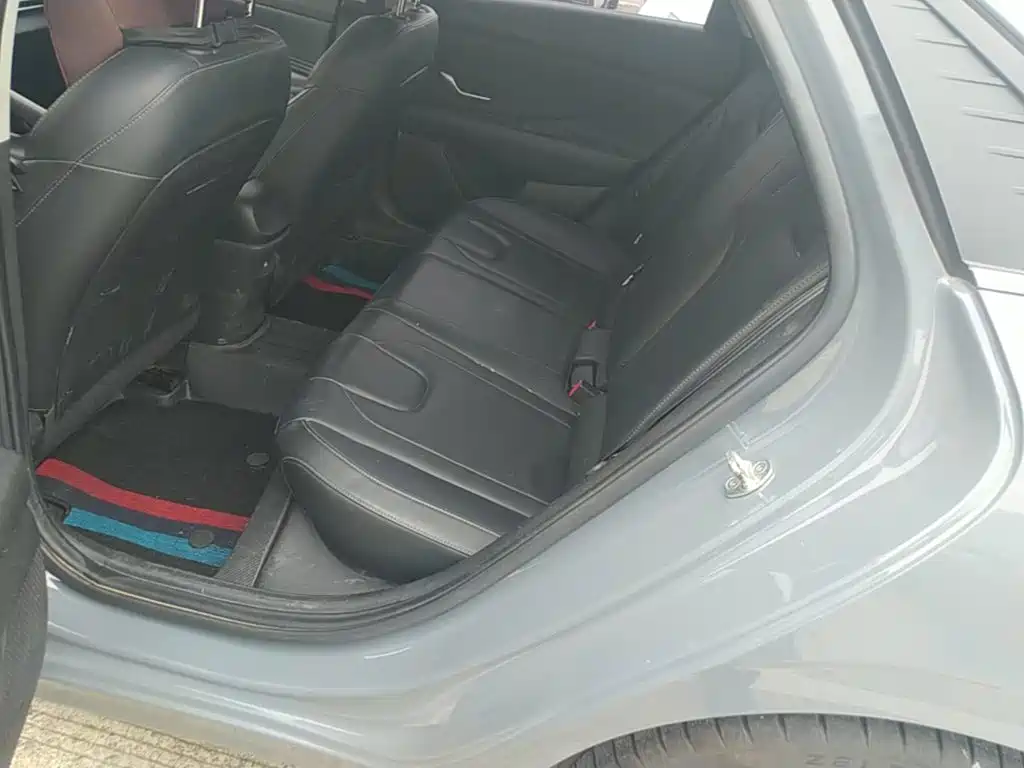 Hyundai Elantra — фото 17