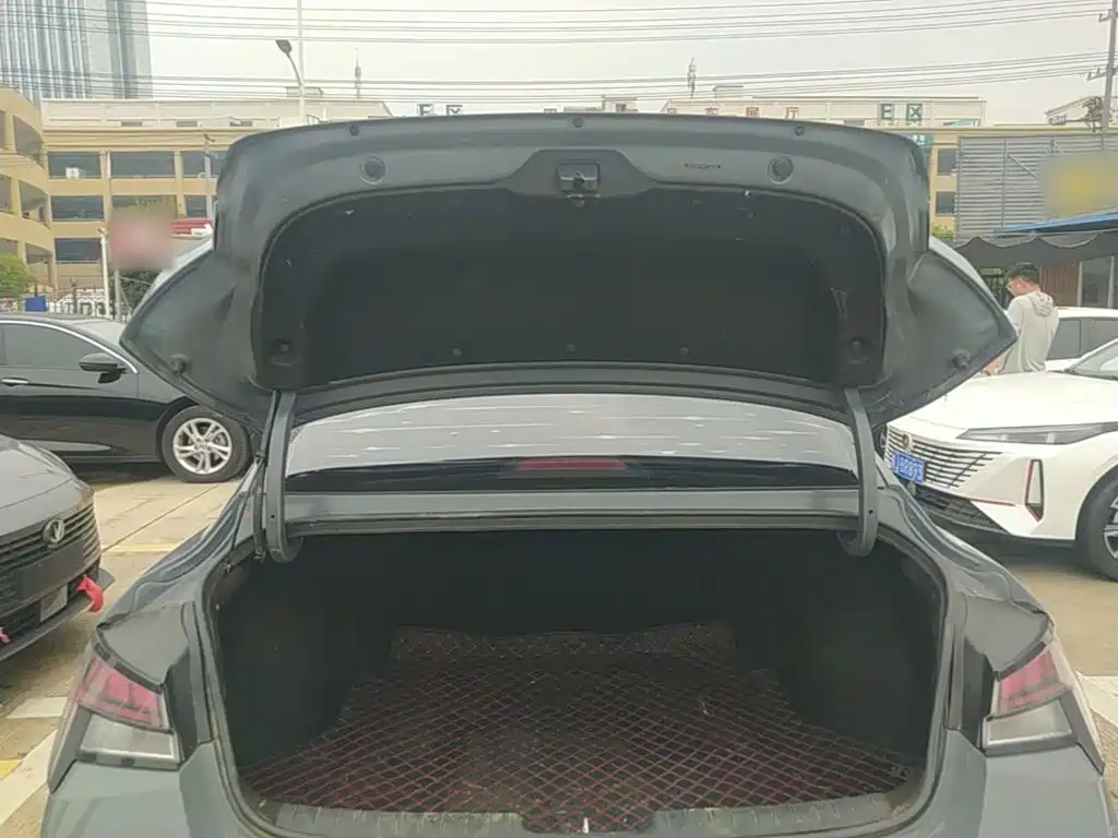 Hyundai Elantra — фото 19