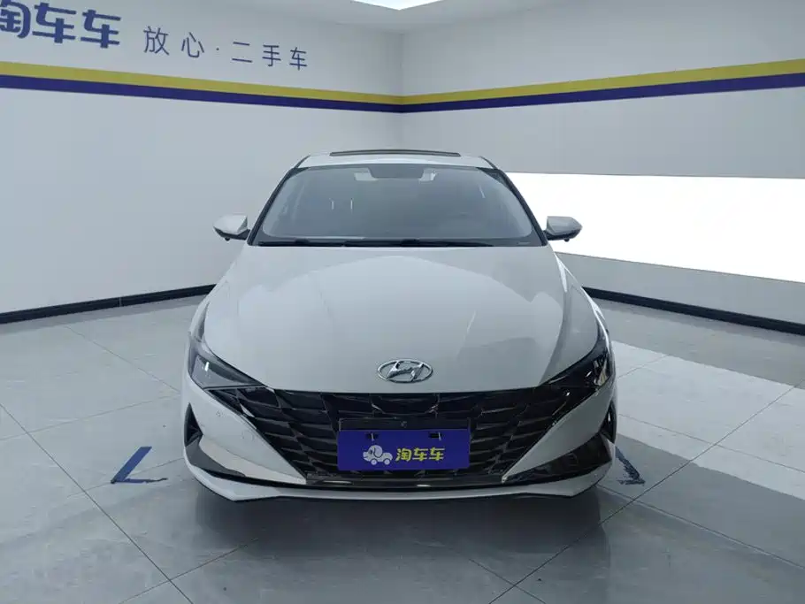 Hyundai Elantra — фото 2