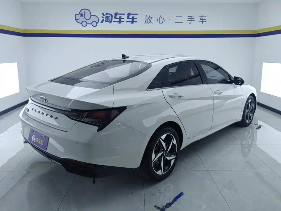 Hyundai Elantra — фото 3