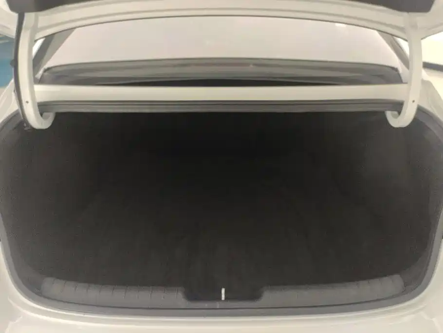 Hyundai Elantra — фото 4