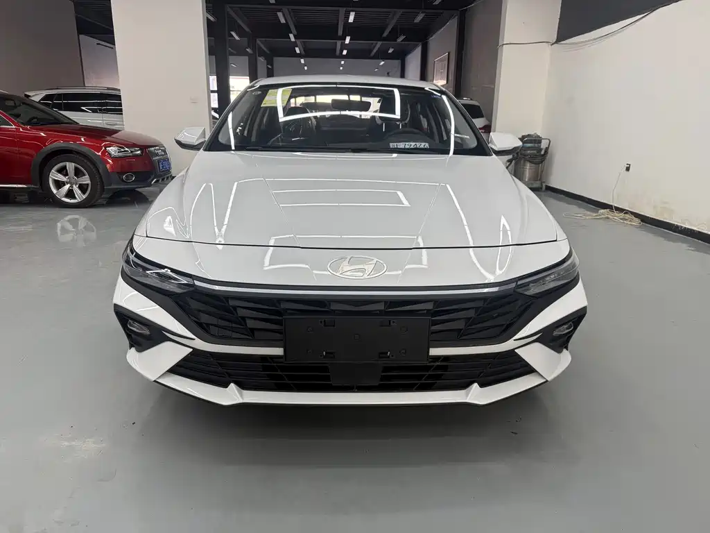Hyundai Elantra — фото 2